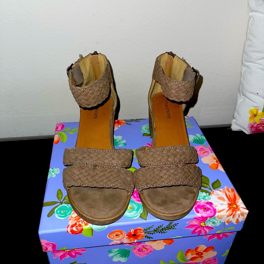 Low beige heels, Maurice’s size 7